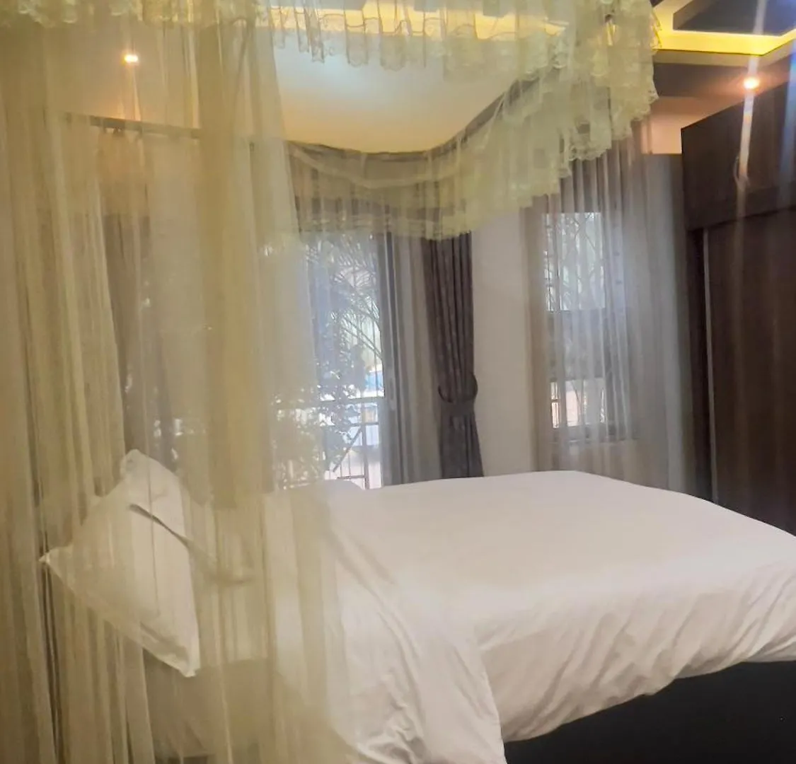 Silver Homes Empiror كامبالا شقة